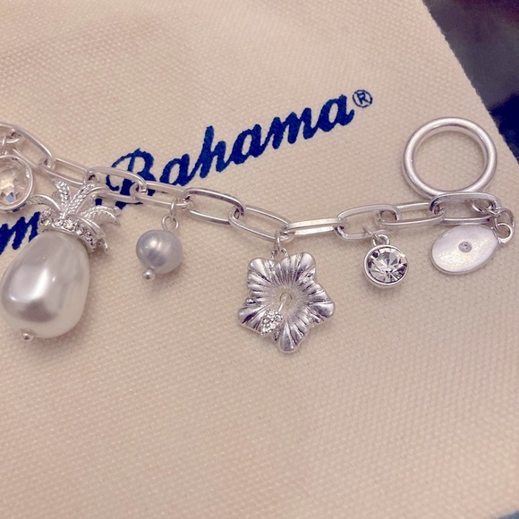 NWT. Tommy Bahama Pearl and shell charm bracelet. Silverstone. Stunning for vaca - Picture 4 of 8